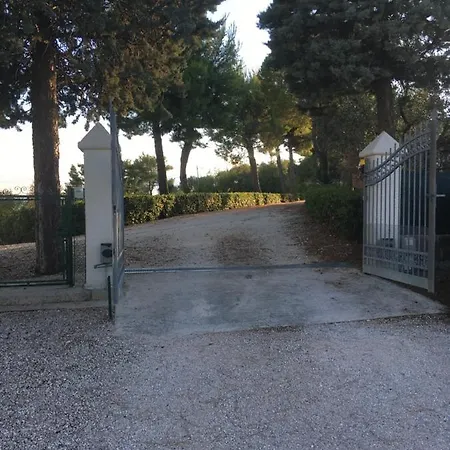 Rosina Mit Pool Auf Einem Weinberg In Den Marken Italiens Nahe Strand Feriehus